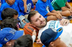 Luka Dončić osrečil otroke, ki nanj gledajo kot na božanstvo #video