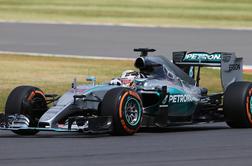 Mercedesu dvojna zmaga na treningu v Silverstonu