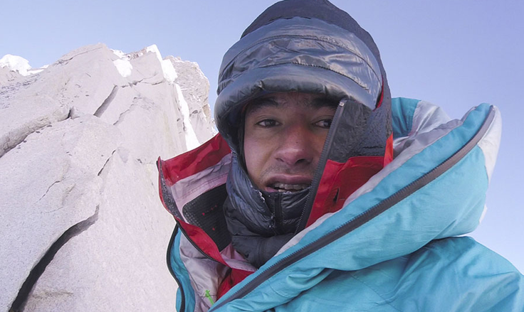 David Lama oktobra lani na vrhu 6895 metrov visokega vrha Lunag Ri v Himalaji, ki ga je pred tem dvakrat poskušal osvojiti s prijateljem Conradom Ankerjem. Slednji je v enem od poskusov doživel srčni zastoj, Lama pa mu je rešil življenje. | Foto: Red Bull Content Pool