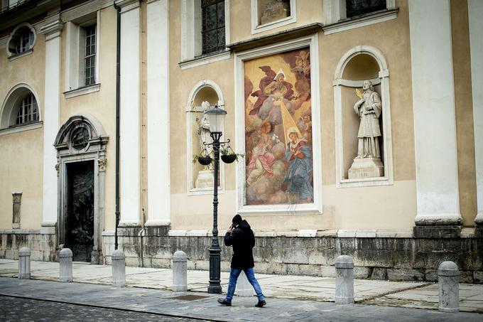 Stolnica sv. Nikolaja, poškodovana freska | Foto: Ana Kovač