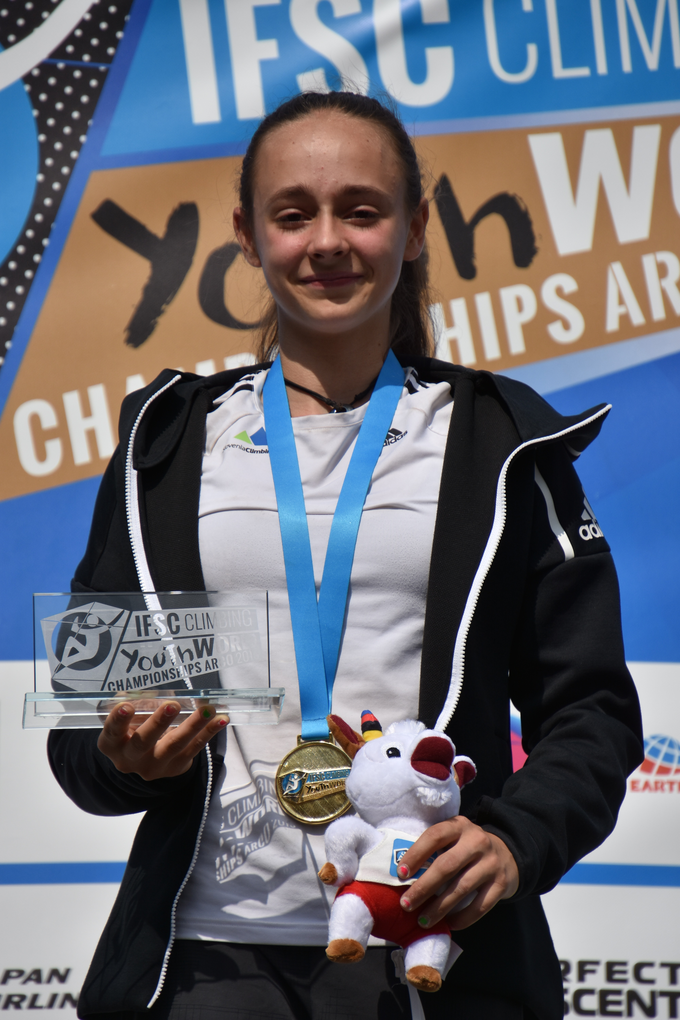 14-letna Sara Čopar iz Laškega je nova svetovna prvakinja v kombinaciji v kategoriji starejših deklic. | Foto: osebni arhiv/Lana Kokl