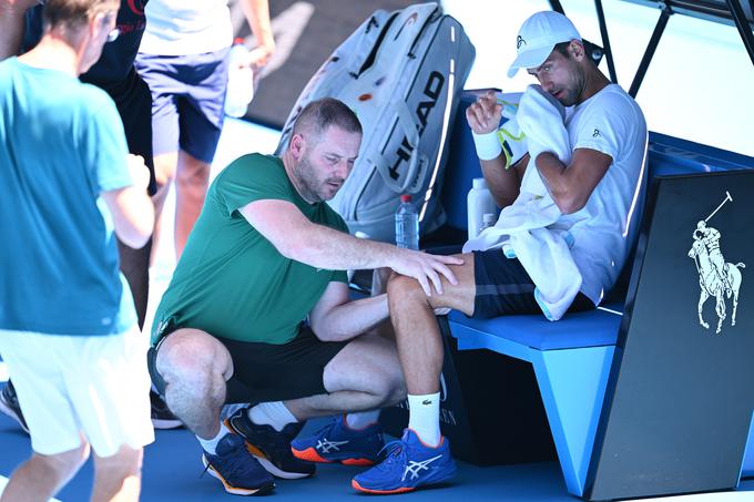 Novak Đoković je imel že na prvem treningu v Melbournu težave. | Foto: Reuters