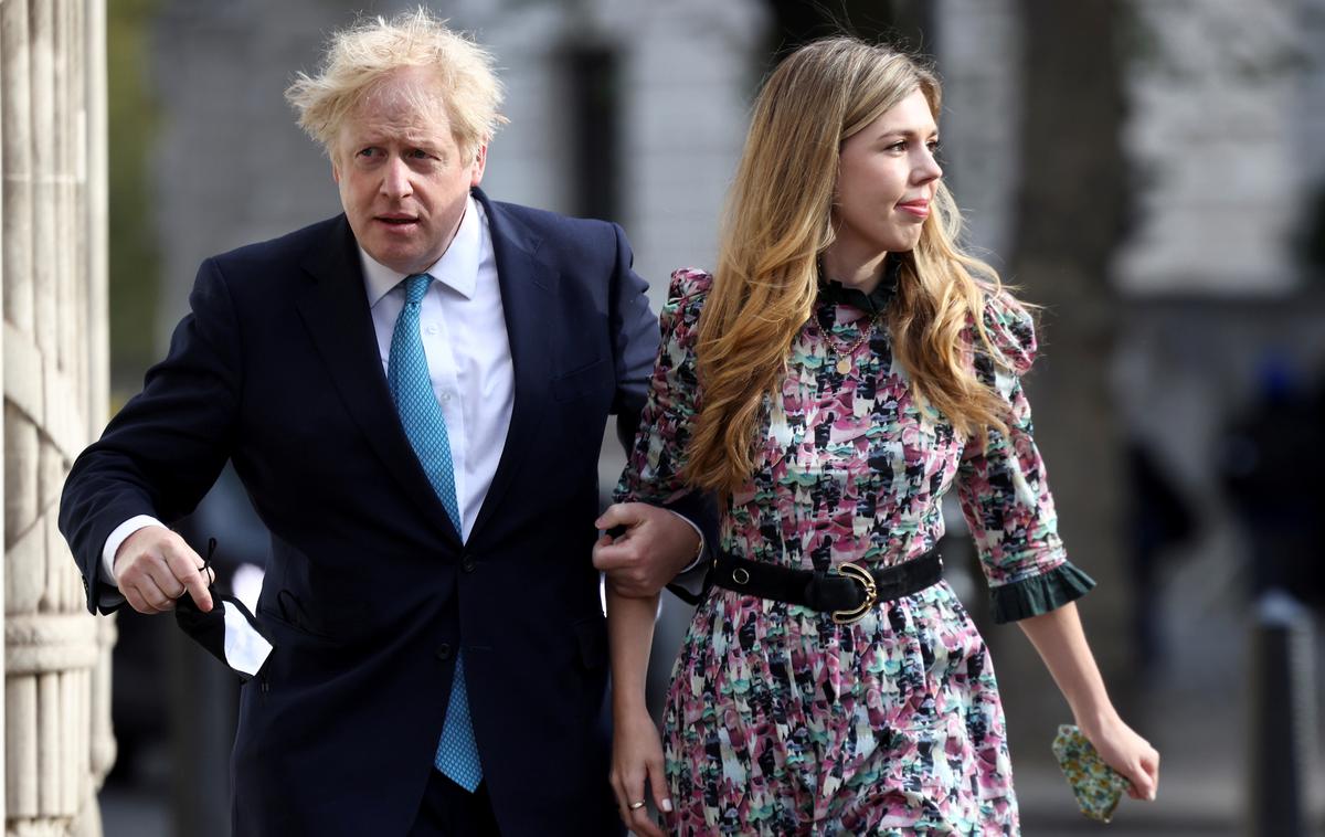 Boris Johnson | "Razumem, da so ljudje jezni name in na vlado, ki jo vodim, ko pomislijo, da na Downing Streetu ne spoštujejo pravil, ki so jih sami sprejeli. Čeprav ne morem napovedovati, kakšne bodo ugotovitve preiskave, mi je jasno, da stvari niso bile v redu in da moram za to prevzeti odgovornost," je dejal Johnson. | Foto Reuters