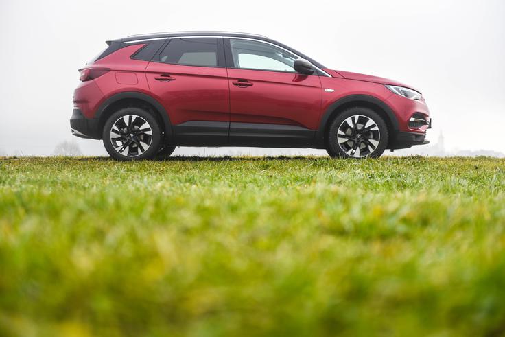 Opel grandland X je najnovejši in največji član družine X, ki s prostorno potniško kabino v največji meri nagovarja družine. | Foto: Gašper Pirman