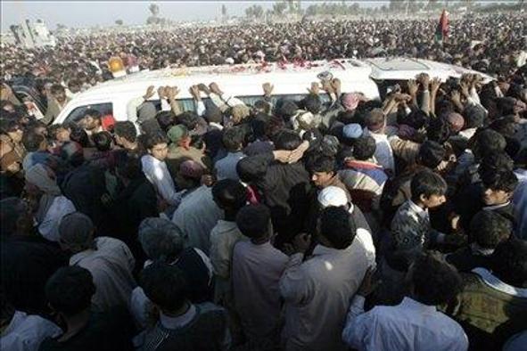 Butovo so pokopali, v protestih ubitih 32 ljudi
