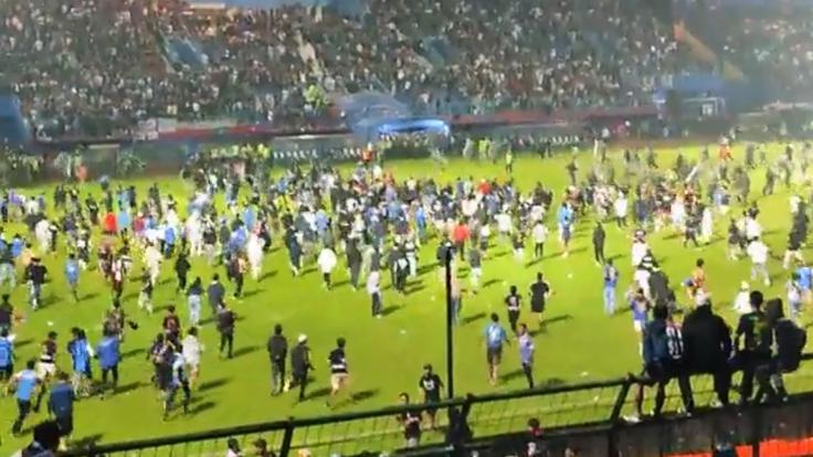 V stampedu na Javi je oktobra lani umrlo več kot 130 ljudi. | Foto: Printscreen
