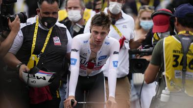 Mama Tadeja Pogačarja razkrila ozadje težav na kronometru Toura 2023: trebušna viroza