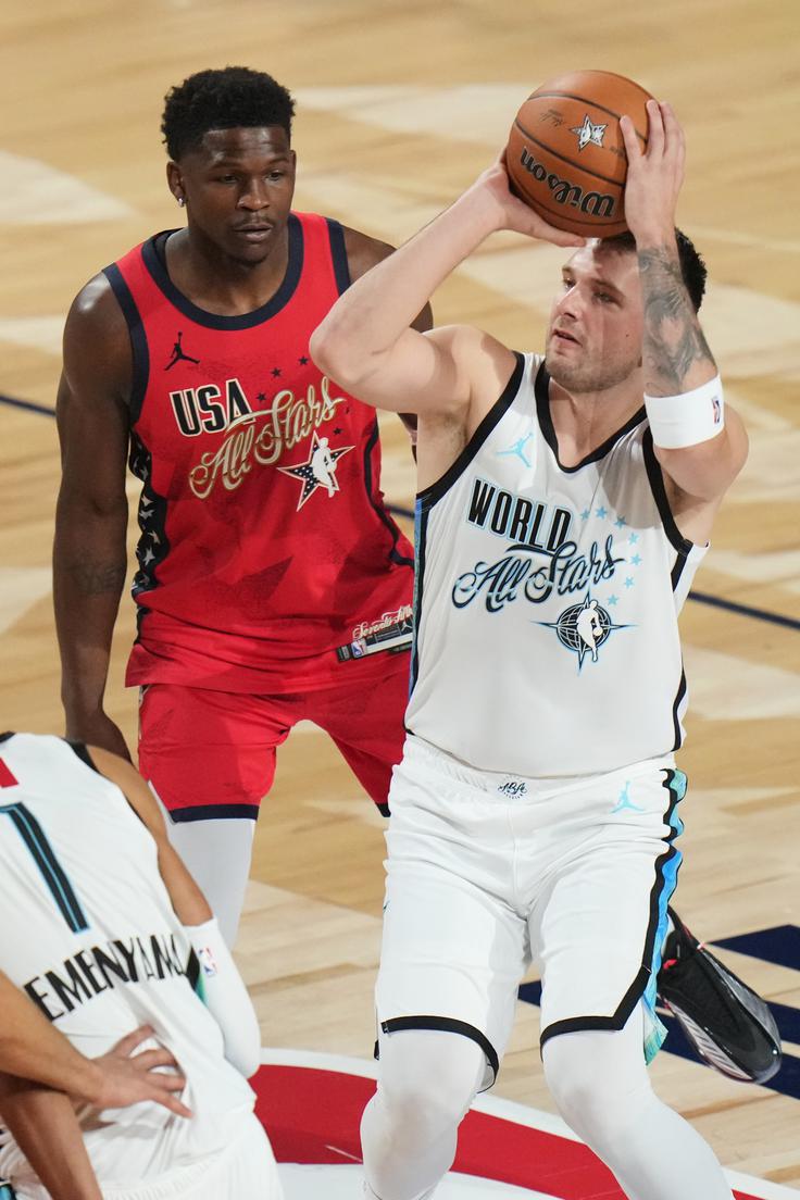 Luka Dončić je igral le pet minut. | Foto: Guliverimage