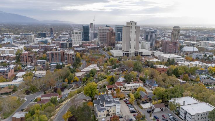 Salt Lake City, glavno mesto zvezne države Utah, leži na visoki nadmorski višini (1.300 metrov) blizu Velikega slanega jezera. | Foto: Guliverimage