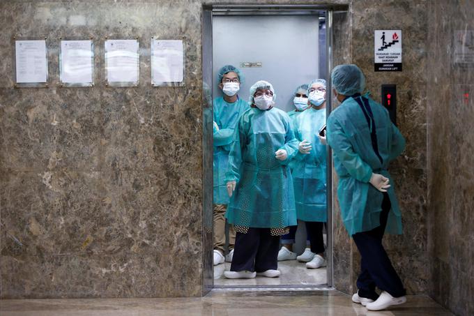 Število smrtnih žrtev zaradi novega koronavirusa se je na Kitajskem povzpelo na skoraj 1.400. | Foto: Reuters