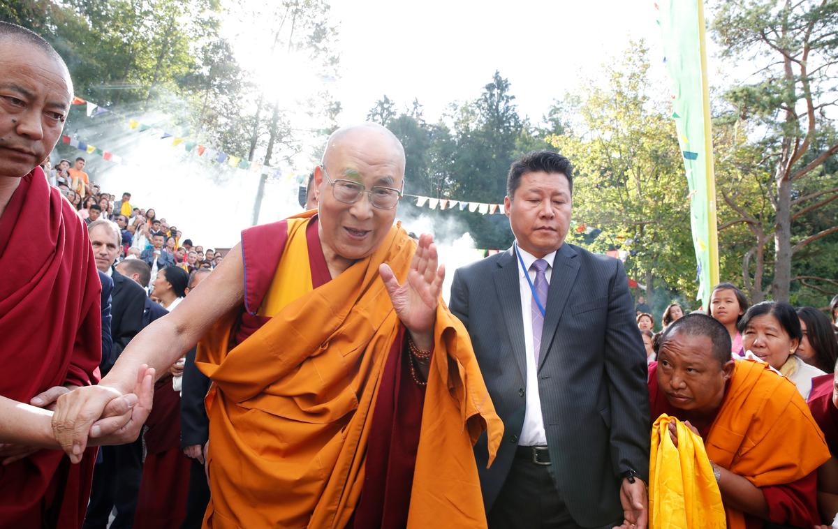 Dalajlama | Dalajlamo so zaradi blažje pljučnice sprejeli v bolnišnico v New Delhiju. | Foto Reuters