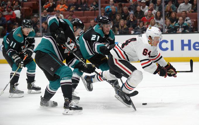 Hokejisti Anaheim Ducks so s 4:2 premagali Chicago in mu zadali peti zaporedni poraz, sami pa zmagali petič zapored. | Foto: Reuters
