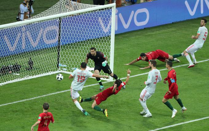 Z desno nogo sta se največkrat med strelce vpisala Anglež Harry Kane in Brazilec s španskim potnim listom Diego Costa (oba 3). Napadalec Atletica je tako dosegel vse svoje gole na SP. | Foto: Reuters