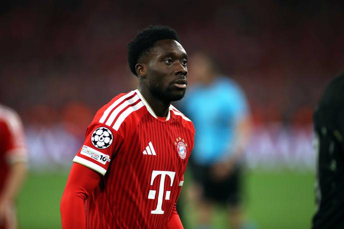 Alphonso Davies | Alphonso Davies se je na sredini povratni tekmi polfinala lige prvakov poškodoval. | Foto Guliverimage