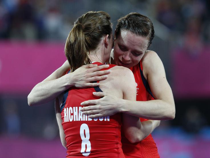 Britanki sta svoji državi pomagali do prve olimpijske zlate kolajne v hokeju na travi. | Foto: Reuters
