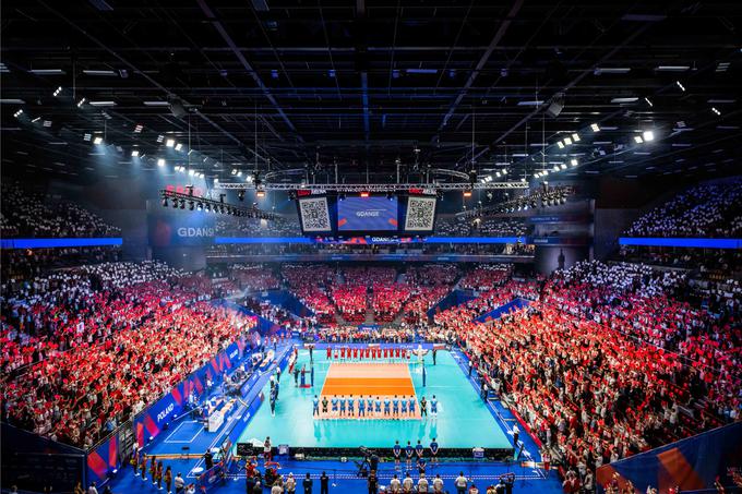Slovenski odbojkarji so za konec letošnje lige narodov z 1:3 priznali premoč Poljakom, ki so imeli v domačem Gdansku bučno podporo. Končali so na desetem mestu, brez uvrstitve na zaključni turnir v Bologni. | Foto: Volleyballworld
