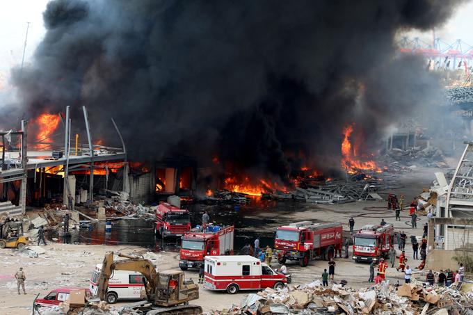 Požar je izbruhnil na območju skladišča pnevmatik, so sporočili iz libanonske vojske. | Foto: Reuters