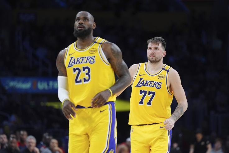 Luka Dončić je večkrat poudaril, da je bil LeBron James njegov košarkarski idol, zdaj pa bo pri Lakersih prevzel vlogo, ki jo je dolga leta nosil prav štirikratni prvak lige NBA. | Foto: Guliverimage