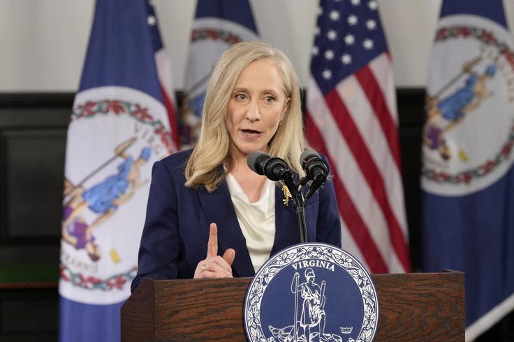 "Od našega predsednika danes nismo slišali resnice," je v demokratskem odgovoru na njegove besede dejala guvernerka Virginije Abigail Spanberger, saj da je vse, ne glede na to, kar pravi Trump, vsak dan vse dražje in manj dostopno za navadne ljudi.  | Foto: Reuters