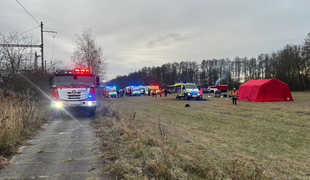 Na Češkem trčila hitri vlak in potniški vlak #video