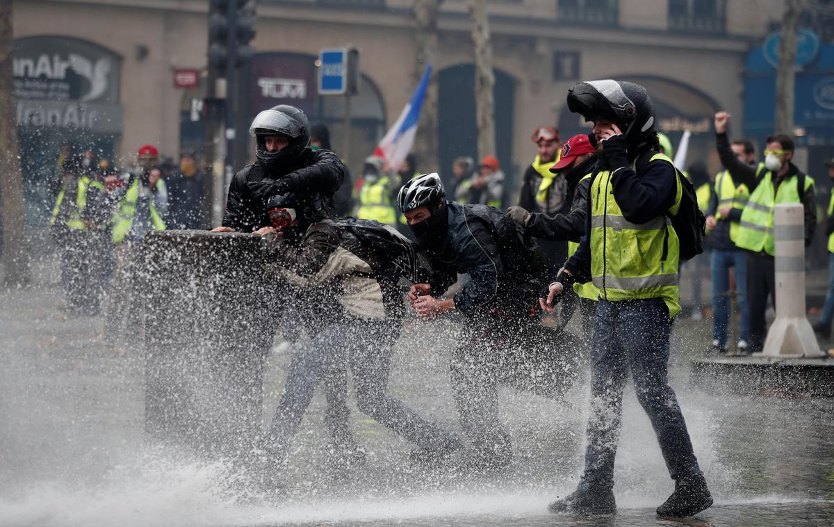 Protesti v Franciji | Protesti rumenih jopičev, ki se ponekod sprevržejo v nasilje, v Parizu in drugih francoskih mestih potekajo od lanskega novembra. | Foto Reuters