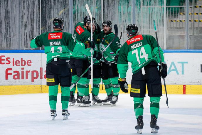 HK Olimpija - Vorarlberg | Nedeljsko zmago neporažene Olimpije si je ogledal tudi večinski lastnik kluba Alexandre Lefebvre. | Foto Luka Kotnik