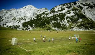 Nogometni turnir na najvišje ležečem igrišču v Sloveniji #video