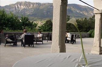 Pod dvorcem Zemono uprizoritev rimske bitke pri Mrzli reki