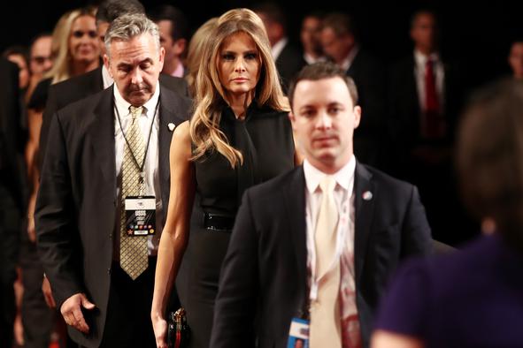 Strokovnjakinja o stilu Melanie Trump: ocena preteklih oprav in napotek za prihodnje