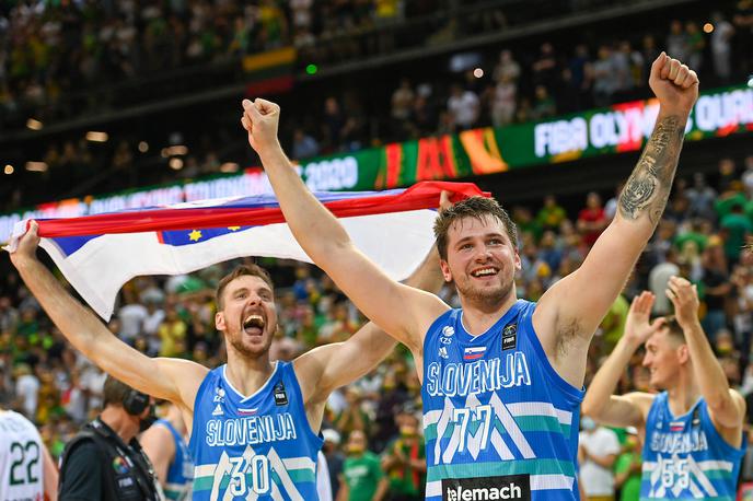 Zoran Dragić Luka Dončić | Slovenski košarkarji se bodo v torek po prijateljski tekmi s Črno goro preselili na stadion Stožice in navijali za Olimpijo proti Galatasarayu. | Foto Matic Klanšek Velej/Sportida