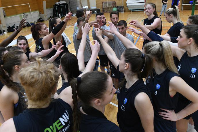 slovenska ženska odbojkarska reprezentanca | Slovenke so odpotovale v Francijo, kjer bodo odigrale pripravljalne tekme pred začetkom zlate evropske lige. | Foto Aleš Oblak