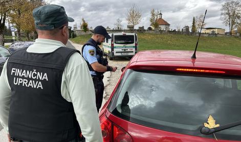 Poostren nadzor na Dolenjskem: zasegli so devet avtomobilov