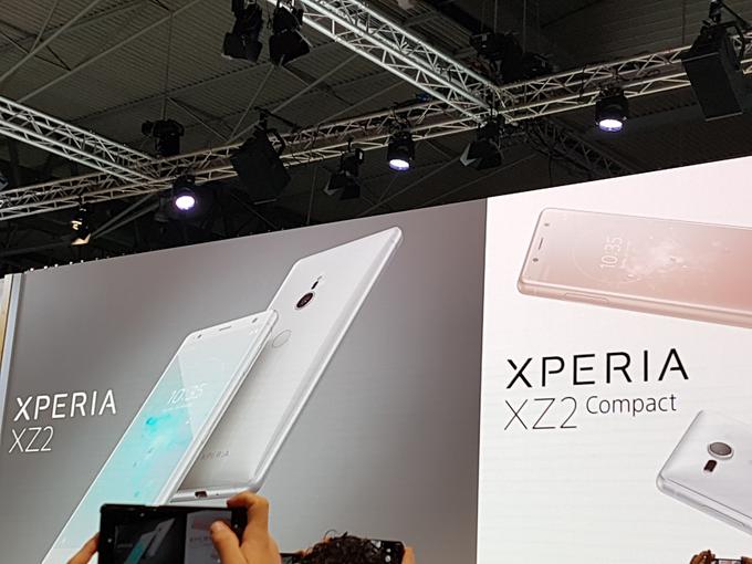 Sony Xperia XZ2 ima zaslon s premerom 14,5 centimetra, manjši XZ2 Compact pa meri 12,7 centimetra. | Foto: Srdjan Cvjetović