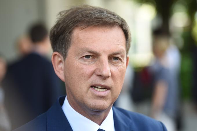 Lenarčič vodstvu zunanjega ministrstva, na čelu katerega je zunanji minister Miro Cerar, očita mačehovski odnos do diplomatov, diplomacije in države. | Foto: STA ,