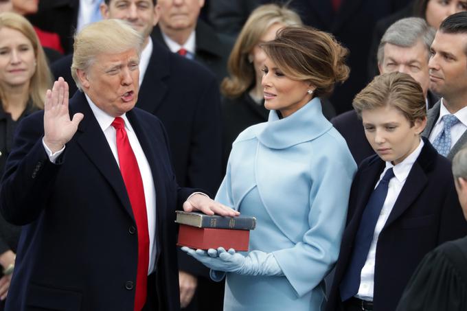 Kip naj bi predstavljal prvo damo na dan inavguracije njenega soproga Donalda Trumpa (ob tem dogodku v januarju 2017 je nastala tudi ta fotografija). To je bilo edino navodilo, ki ga je Župevc prejel od Downeyja. | Foto: Getty Images
