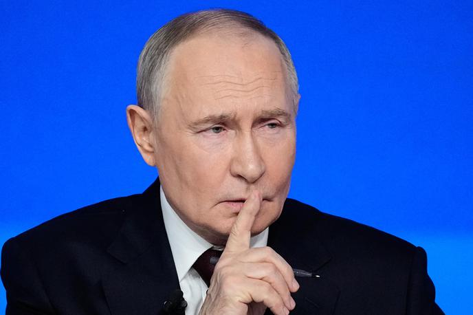 Vladimir Putin | Za Vladimirja Putina je znano, da zanika obstoj od Rusov ločenega ukrajinskega naroda. To svojo zmotno različico zgodovine je razlagal tudi v pogovoru z Georgeem Bushem mlajšim leta 2001.  | Foto Guliverimage