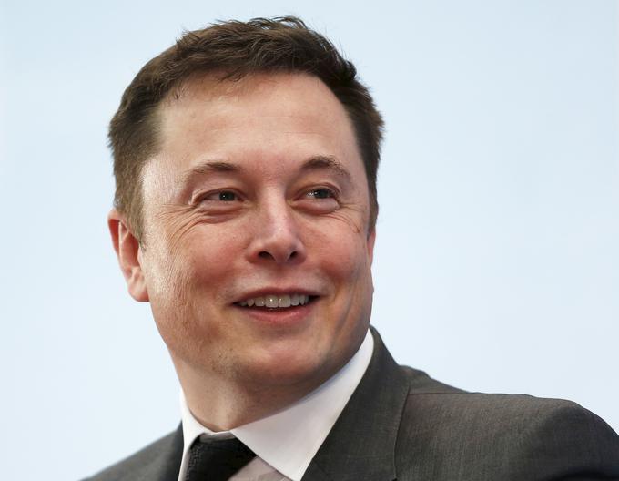 "Serijska oprema za nadgradnjo sistema Autopilot bo omogočala varnejšo vožnjo, kot je je danes sposoben povprečen voznik," napoveduje Musk. | Foto: Reuters