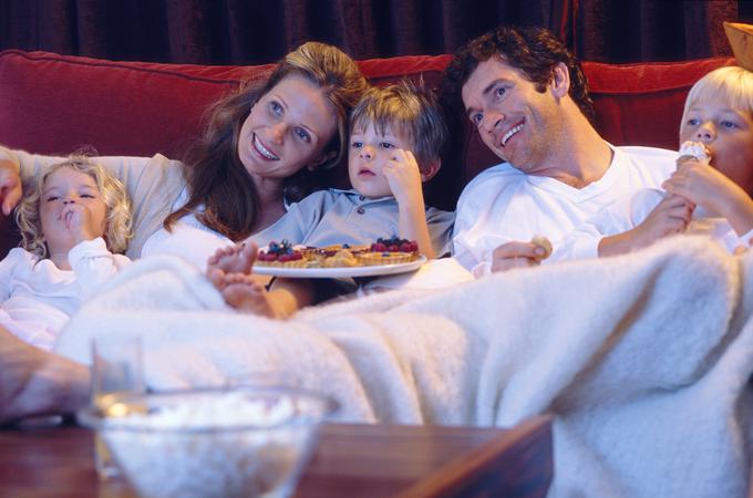 družina, gledanje televizije | Foto: Thinkstock