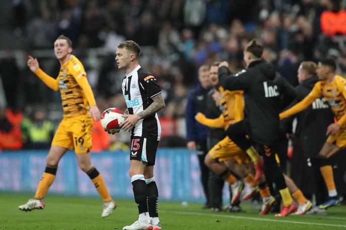 Kieran Trippier Newcastle | Razočaranje Kierana Trippierja in veselje nogometašev Cambridga po koncu dvoboja v Newcastlu. | Foto Reuters