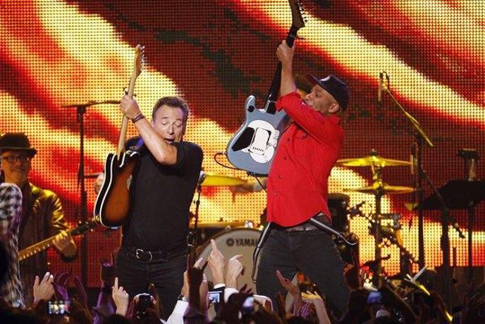 Tom Morello kot nadomestni kitarist Brucea Springsteena