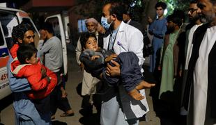 V potresu v Afganistanu najmanj dva tisoč mrtvih