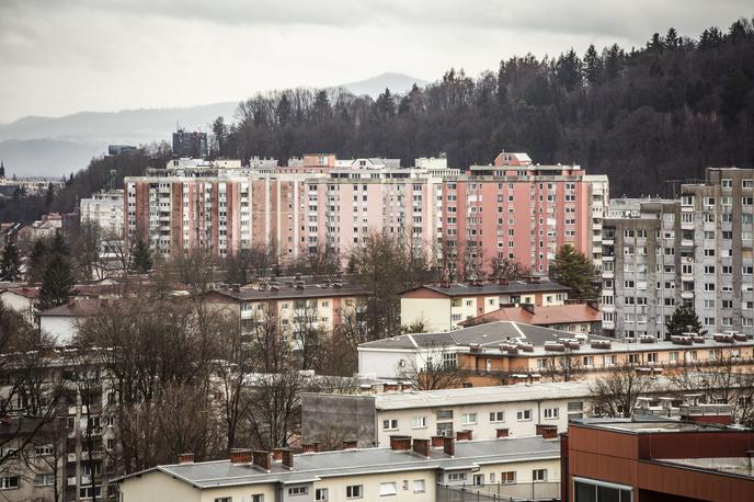 Soseska Kvartet. Stanovanje nepremičnine nepremičnina novogradnja blok | V Zavodu Gostoljubnost slovenskih domov, Združenju sobodajalcev in Združenju lastnikov Slovenije menijo, da je zdaj veljavni zakon o gostinstvu v delu, ki se naslanja na ponudnike namestitev za krajši čas, primeren za delovanje sobodajalcev, predlagajo pa njegovo poenostavitev in uskladitev s predpisi na ravni EU. | Foto Bojan Puhek