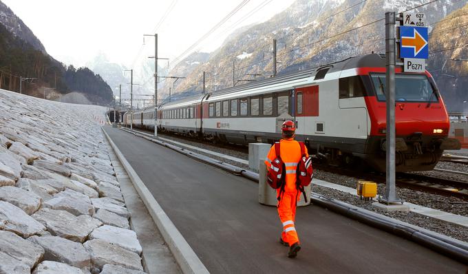 Testni vlaki bodo skozi predor vozili še do decembra. | Foto: 