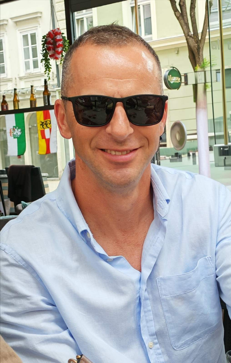 "Težko je najti kandidate za vrhunski šport, atletiko, čeprav imamo odlične pogoje." | Foto: Osebni arhiv Aleša Tomiča