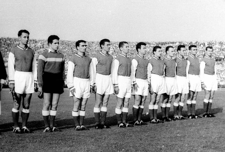 Reims ima bogato zgodovino. Je šestkratni francoski prvak, a je bil nazadnje najboljši leta 1962. V tistem obdobju je dvakrat zaigral tudi v velikem evropskem finalu in obakrat ostal praznih rok proti madridskemu Realu (3:4 leta 1956 in 0:2 leta 1959 – na fotografiji). | Foto: Guliverimage