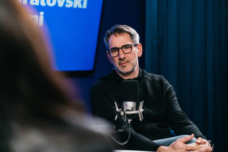 "Verjetno o marsikateri stvari iz preteklosti nikoli ne bi govorila, če ne bi bilo tega projekta," o predstavi Brata pove Miha Šalehar. | Foto: Jan Lukanović