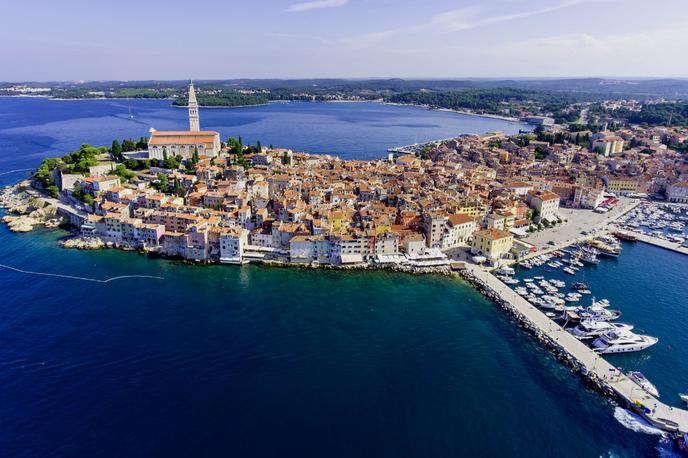 Hrvaška | Na Hrvaško lahko Slovenci od danes vstopamo tako rekoč brez omejitev, birokracijo, ki je potrebna zaradi ukrepov proti širjenju koronavirusa, pa so Hrvati z novo spletno aplikacijo poskusili zmanjšati na minimum. | Foto Pixabay