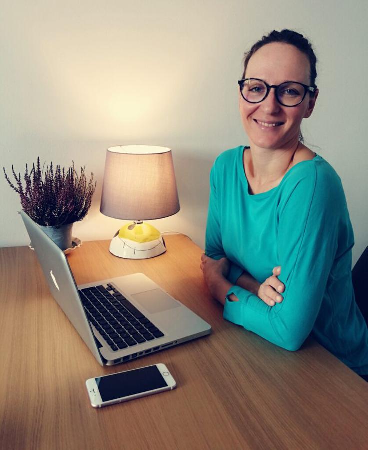 "Ne nasedajte praznim obljubam prodajalcev, dokler zakonodaja ne velja," opozarja Slovenka Lena Koter iz podjetja Menta z Reke. | Foto: Osebni arhiv