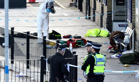 Velika Britanija: napadalca z nožem obtožili več poskusov umora