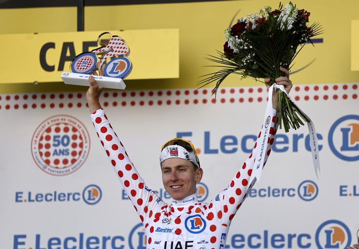V razvrstitvi najboljšega hribolazca na dirki Pogačar vodi s petimi gorskimi točkami, toliko jih ima tudi njegov moštveni kolega Tim Wellens.  | Foto: Reuters